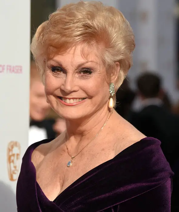 How tall is Angela Rippon?